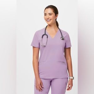 EUC Casma 3 pockets top size small by Figs